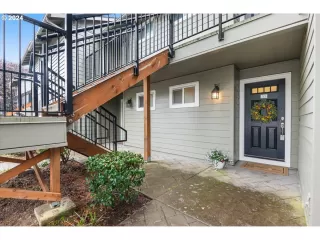Photo #5: 24379465 Listing