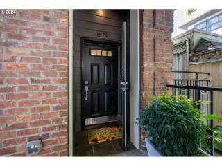 Photo #2: 24379524 Listing