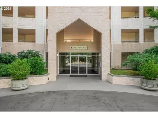 Photo #2: 24379657 Listing 