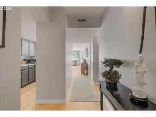 Photo #5: 24379657 Listing 