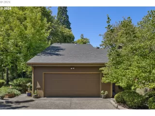 More Details about MLS # 24379687 : 10511 SE CRYSTAL LAKE LN