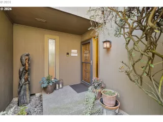 Photo #3: 24379687 Listing