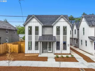 Photo #1: 24380083 Listing