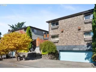 Photo #4: 24380117 Listing