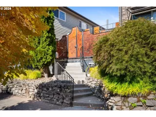 Photo #5: 24380117 Listing