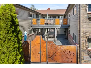 Photo #6: 24380117 Listing