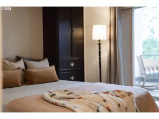 Photo #5: 24380146 Listing