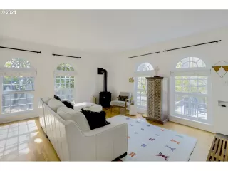 Photo #6: 24380174 Listing