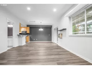 Photo #6: 24380194 Listing