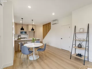 Photo #5: 24380198 Listing 