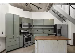 Photo #6: 24380460 Listing