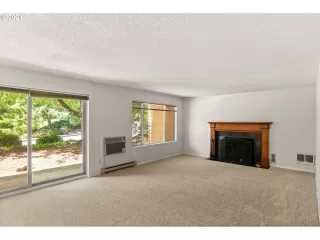 Photo #4: 24380782 Listing