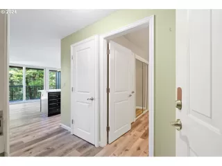 Photo #2: 24381079 Listing