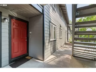 Photo #3: 24381462 Listing 