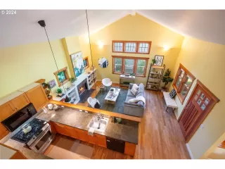 Photo #3: 24381870 Listing