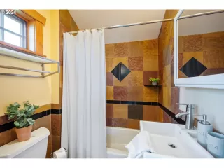 Photo #6: 24381870 Listing