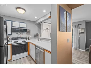 Photo #2: 243826121 Listing