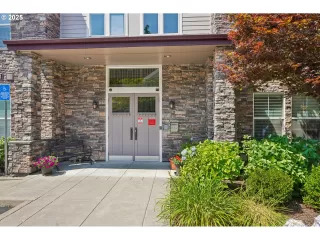 Click for more information on MLS # 24383287 : 1258 NW SHATTUCK WAY 102 More Details about MLS # 24383287 : 1258 NW SHATTUCK WAY 102