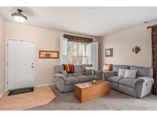 Photo #4: 243832988 Listing