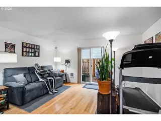 Photo #3: 24383318 Listing