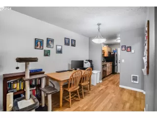 Photo #5: 24383318 Listing