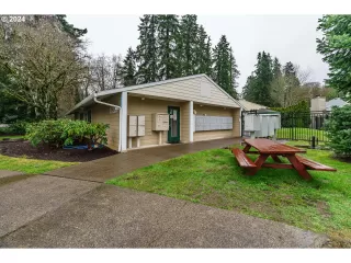 Photo #4: 24385521 Listing