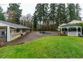 Photo #5: 24385521 Listing