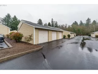 Photo #6: 24385521 Listing