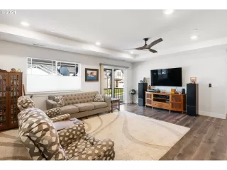 Photo #4: 24385912 Listing