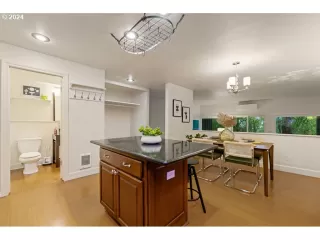 Photo #5: 24386449 Listing