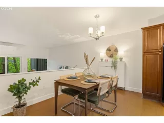 Photo #6: 24386449 Listing