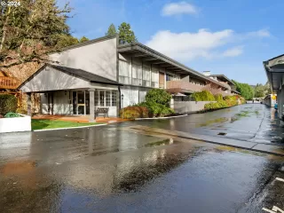 Photo #2: 24387080 Listing