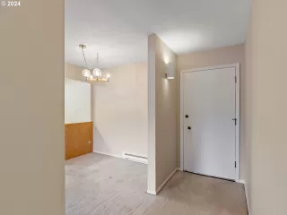 Photo #4: 24387080 Listing