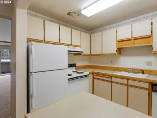 Photo #6: 24387080 Listing