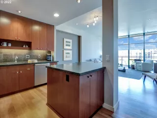 Photo #2: 24387319 Listing