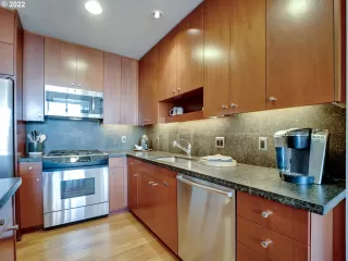 Photo #4: 24387319 Listing