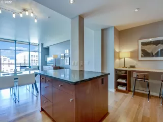 Photo #6: 24387319 Listing