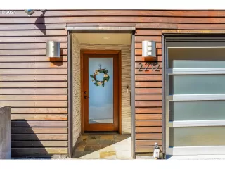 Photo #2: 24387923 Listing 