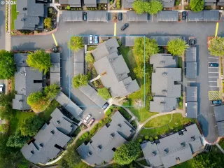 Photo #4: 24388302 Listing