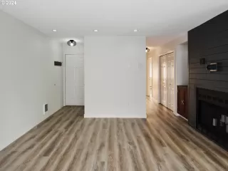 Photo #6: 24388302 Listing