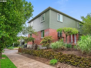 Click for more information on MLS # 24389221 : 2515 SE 51ST AVE 25 More Details about MLS # 24389221 : 2515 SE 51ST AVE 25