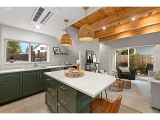 Photo #2: 24390281 Listing