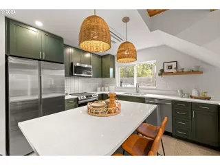 Photo #4: 24390281 Listing