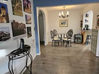 Photo #5: 24391166 Listing