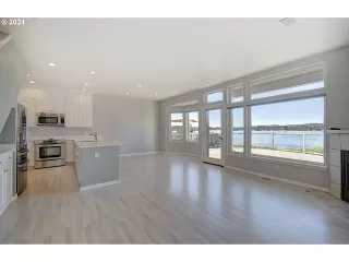 Photo #2: 24391567 Listing