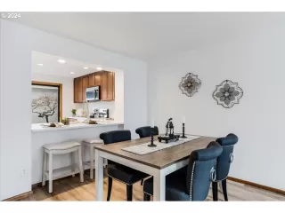 Photo #3: 24391932 Listing 