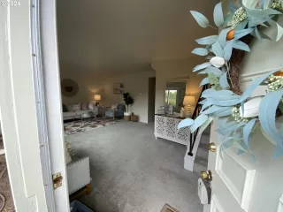 Photo #5: 24392844 Listing