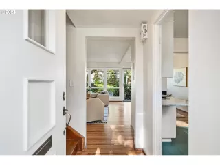 Photo #2: 24393483 Listing