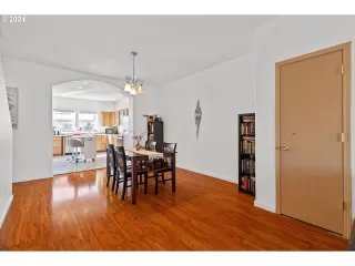 Photo #5: 24394090 Listing