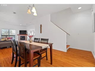 Photo #6: 24394090 Listing